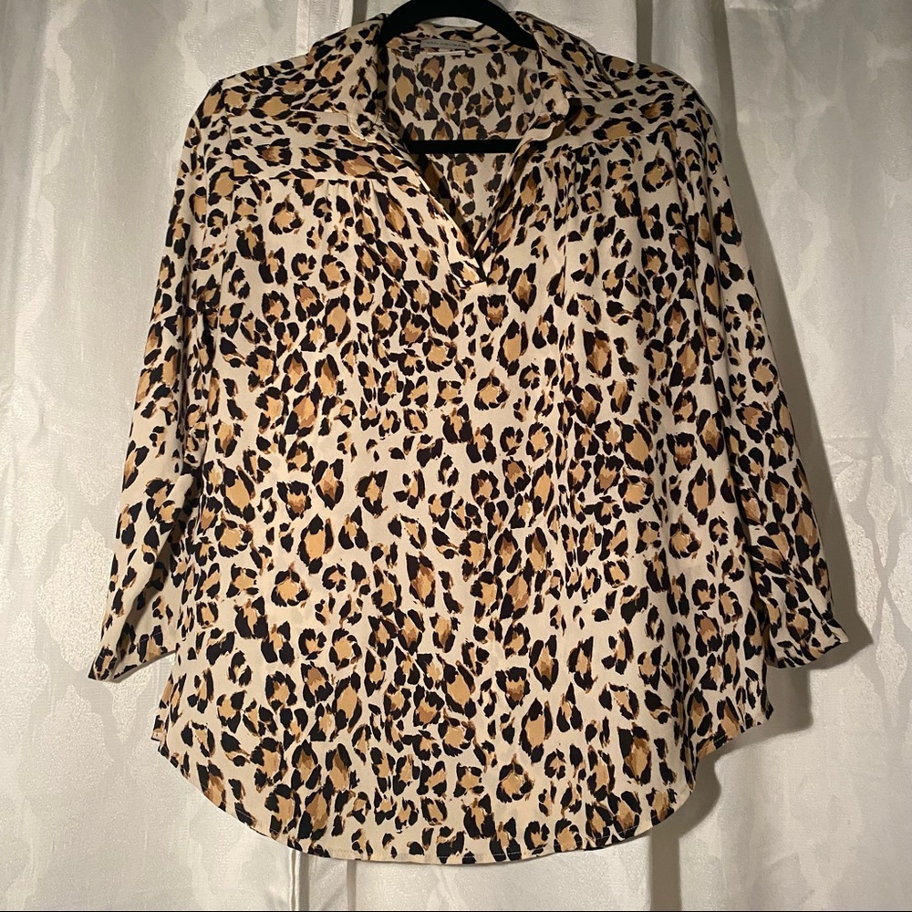 🌸Van Heusen cheetah print dressy shirt